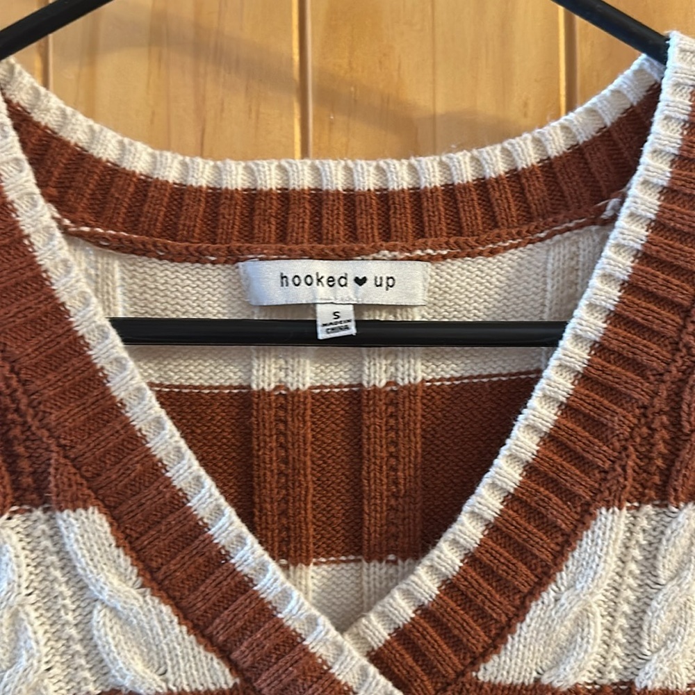 Hooked Up V-Neck Sleeveless Sweater Knit Sweater - Picture 2 of 5